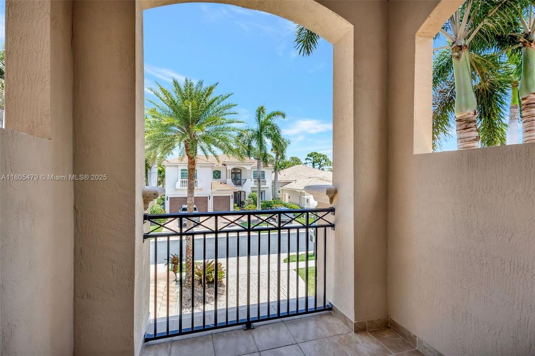 最近售出: $3,395,000 (5 贝兹, 5 浴室, 4636 平方英尺)