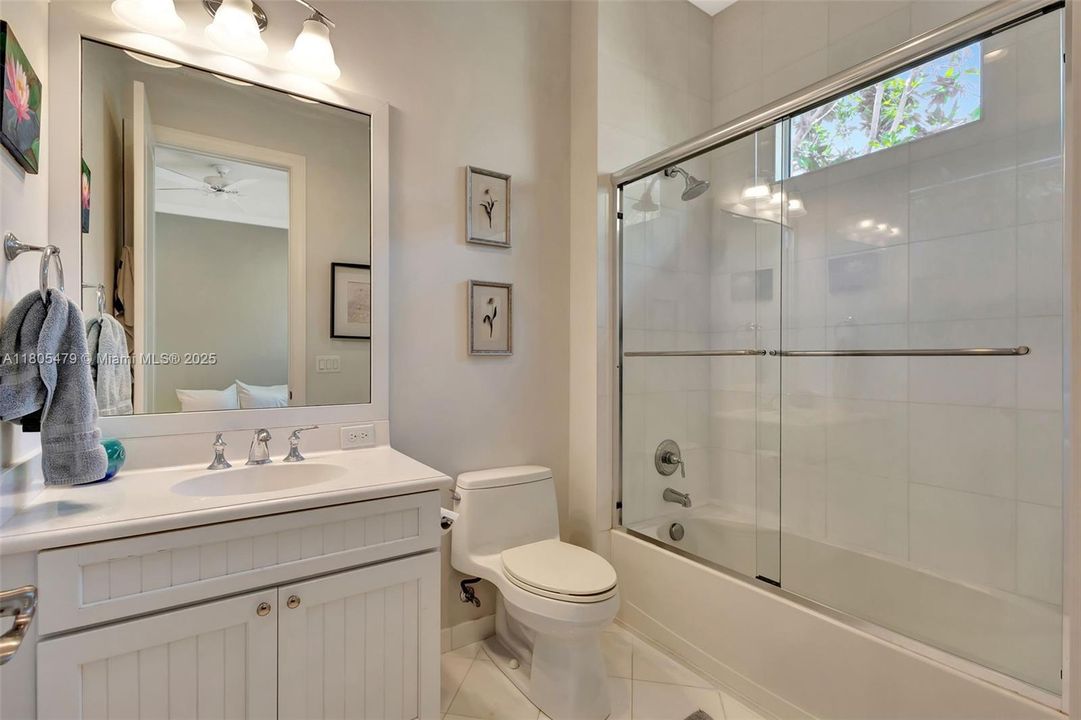 最近售出: $3,395,000 (5 贝兹, 5 浴室, 4636 平方英尺)