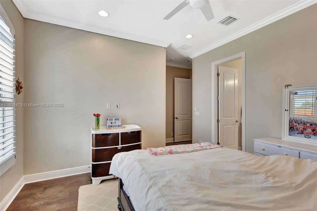 最近售出: $3,395,000 (5 贝兹, 5 浴室, 4636 平方英尺)