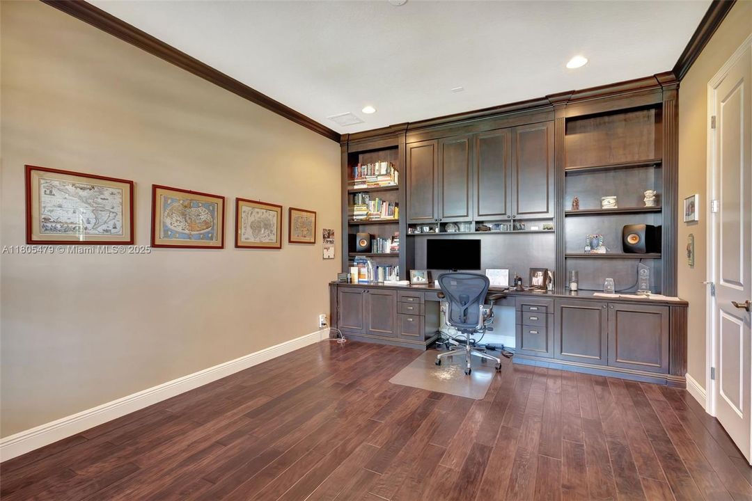 最近售出: $3,395,000 (5 贝兹, 5 浴室, 4636 平方英尺)