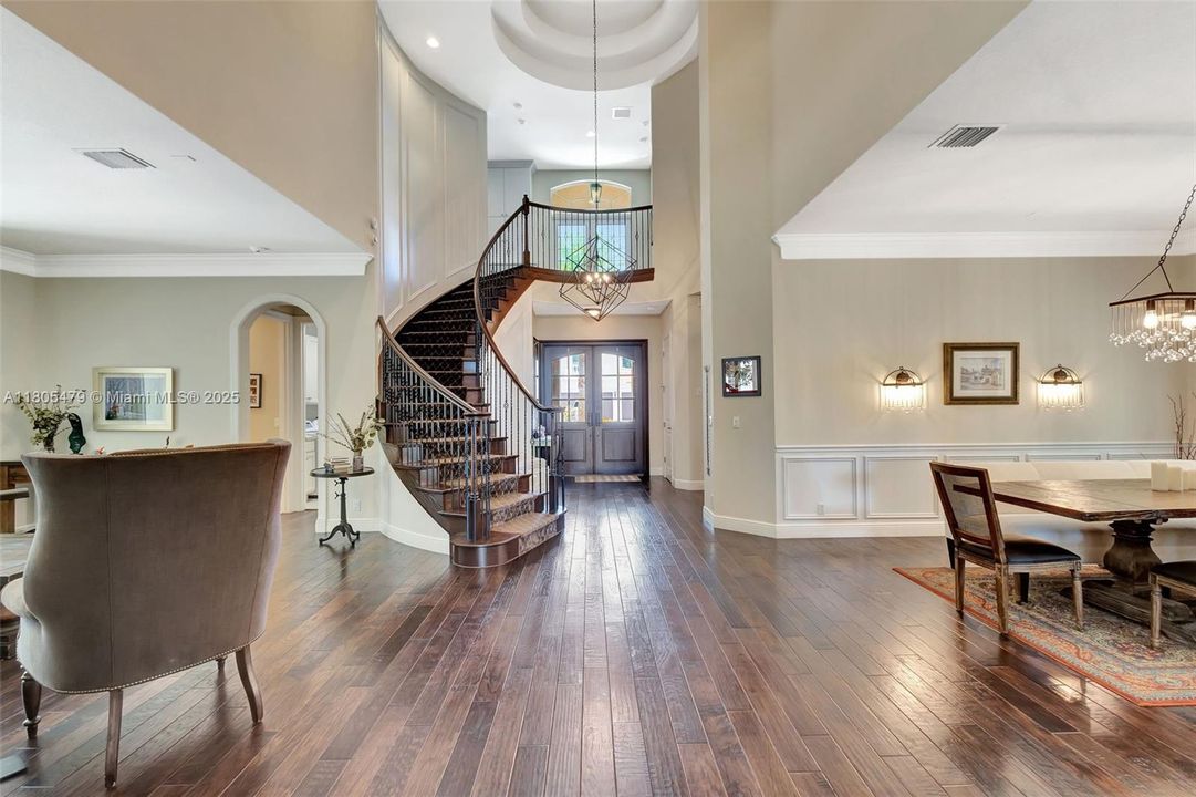 最近售出: $3,395,000 (5 贝兹, 5 浴室, 4636 平方英尺)