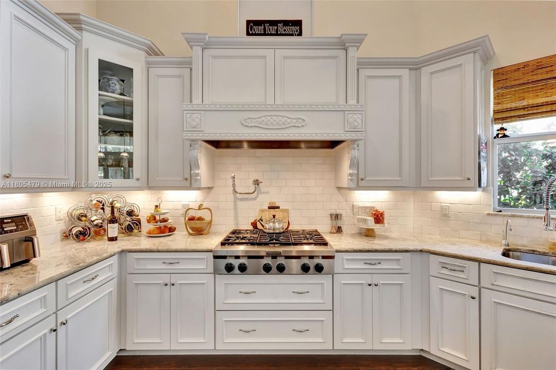 最近售出: $3,395,000 (5 贝兹, 5 浴室, 4636 平方英尺)