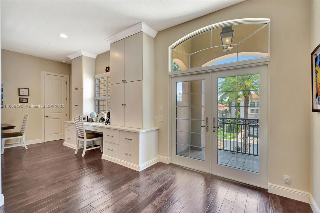 最近售出: $3,395,000 (5 贝兹, 5 浴室, 4636 平方英尺)