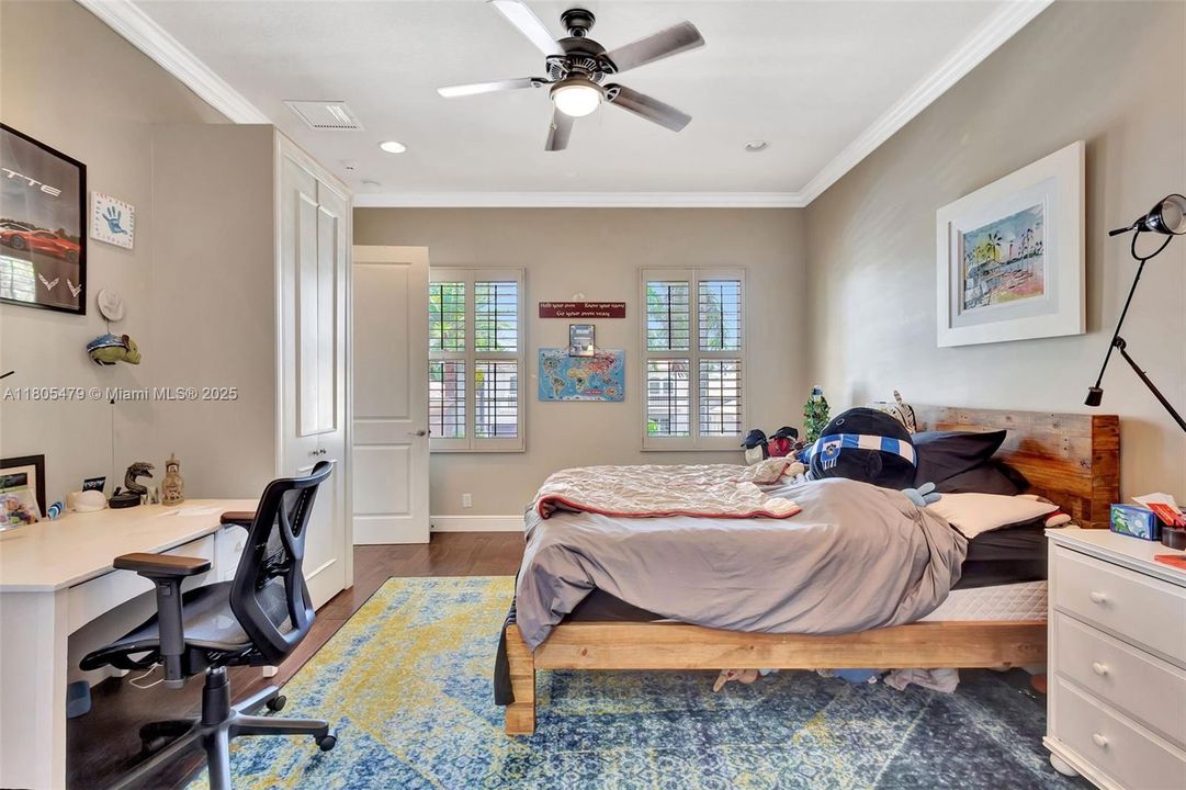 最近售出: $3,395,000 (5 贝兹, 5 浴室, 4636 平方英尺)