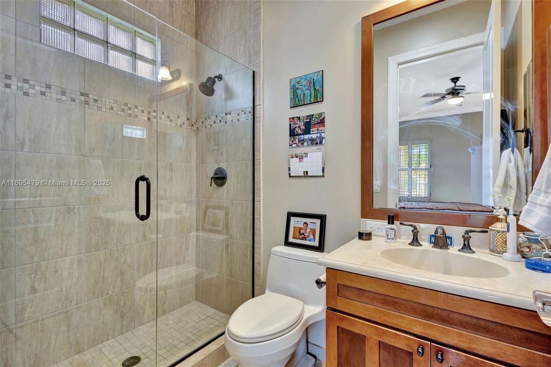 最近售出: $3,395,000 (5 贝兹, 5 浴室, 4636 平方英尺)