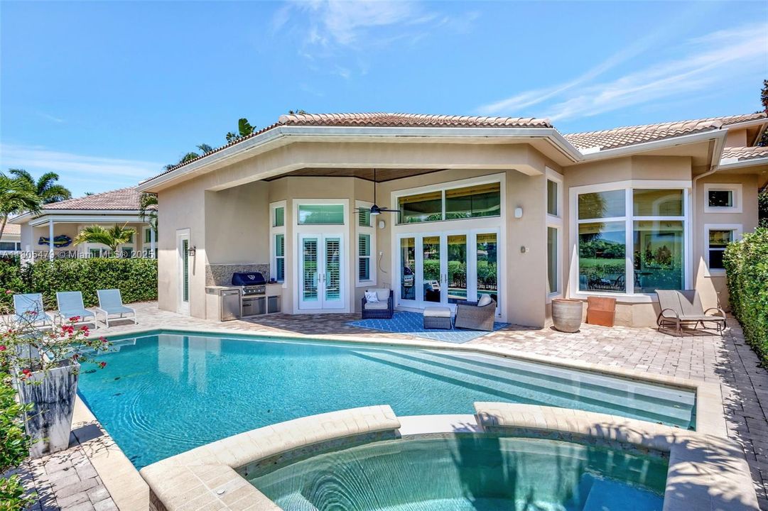 最近售出: $3,395,000 (5 贝兹, 5 浴室, 4636 平方英尺)