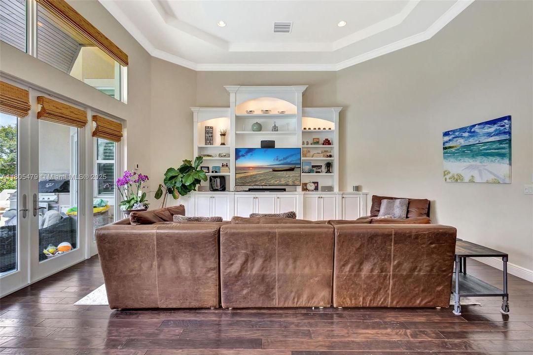 最近售出: $3,395,000 (5 贝兹, 5 浴室, 4636 平方英尺)