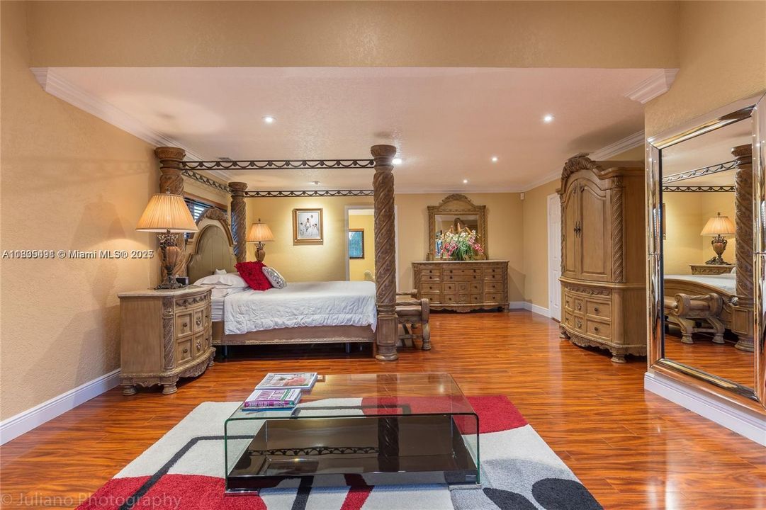 最近租的: $5,500 (4 贝兹, 3 浴室, 3113 平方英尺)