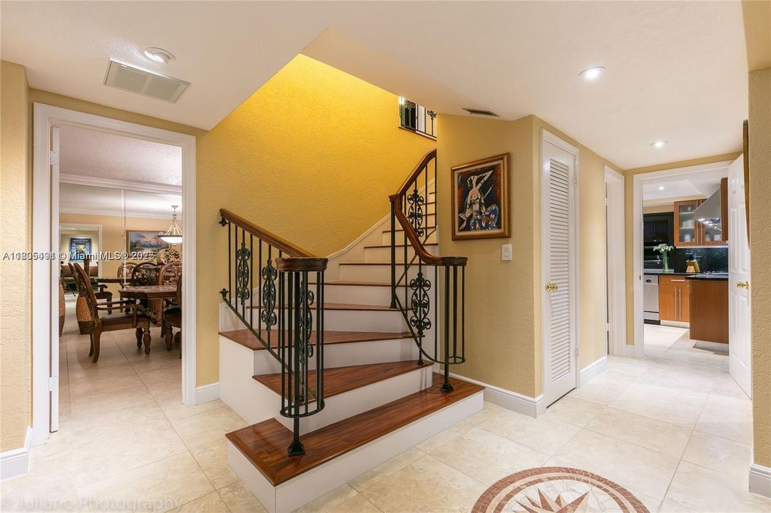 最近租的: $5,500 (4 贝兹, 3 浴室, 3113 平方英尺)