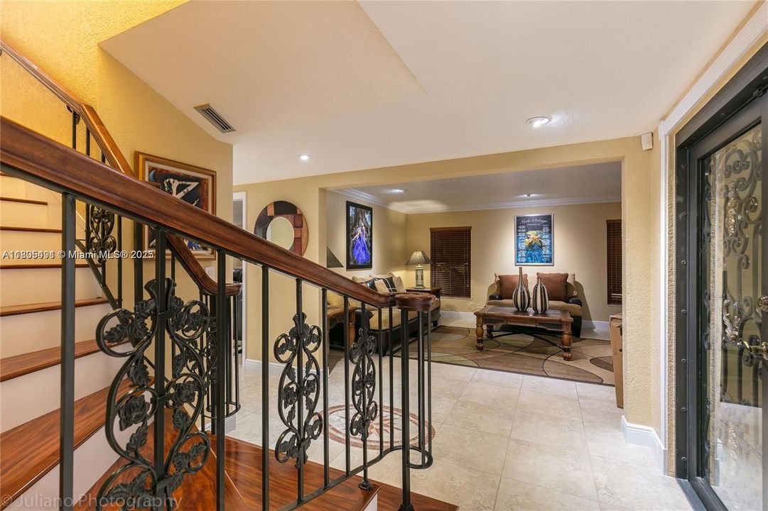 最近租的: $5,500 (4 贝兹, 3 浴室, 3113 平方英尺)