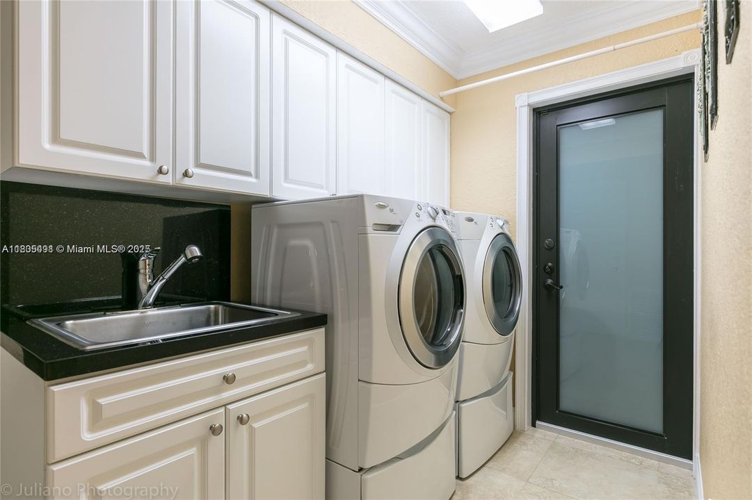 最近租的: $5,500 (4 贝兹, 3 浴室, 3113 平方英尺)