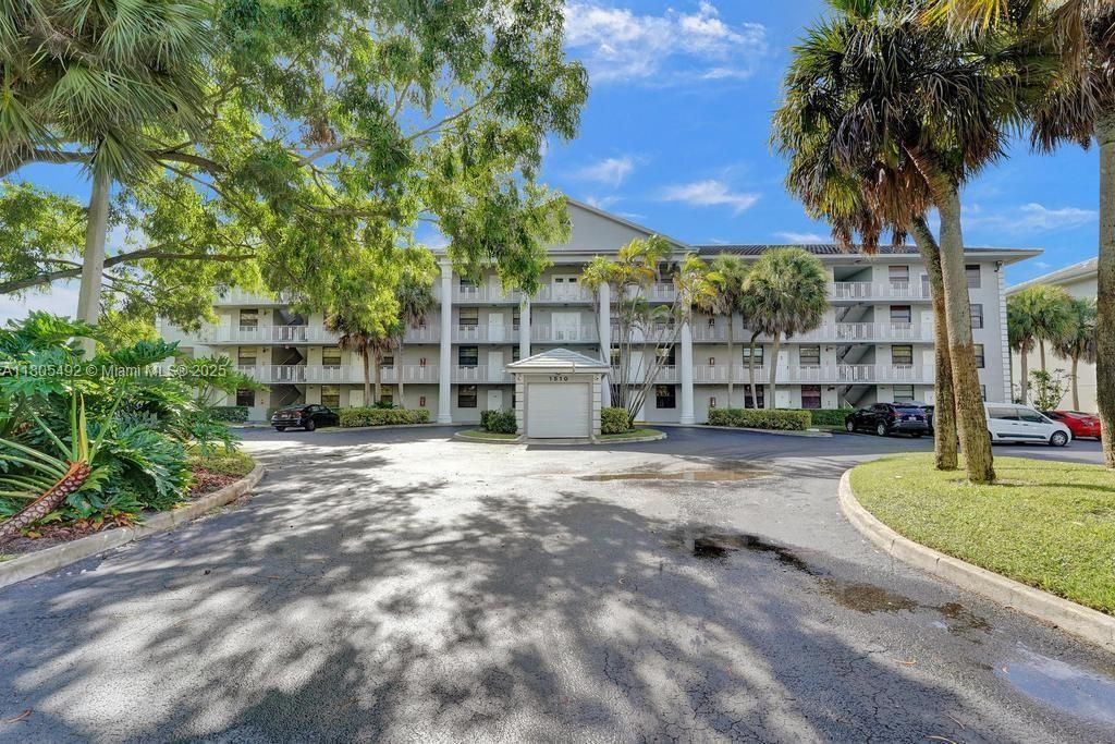 Недавно продано: $230,000 (2 спален, 2 ванн, 1385 Квадратных фут)