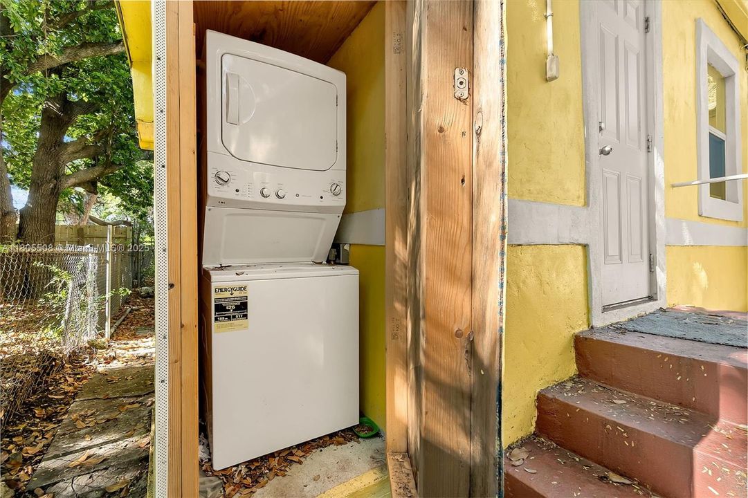 最近售出: $379,900 (2 贝兹, 1 浴室, 848 平方英尺)