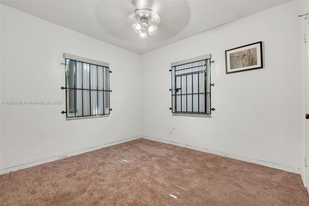 最近售出: $379,900 (2 贝兹, 1 浴室, 848 平方英尺)