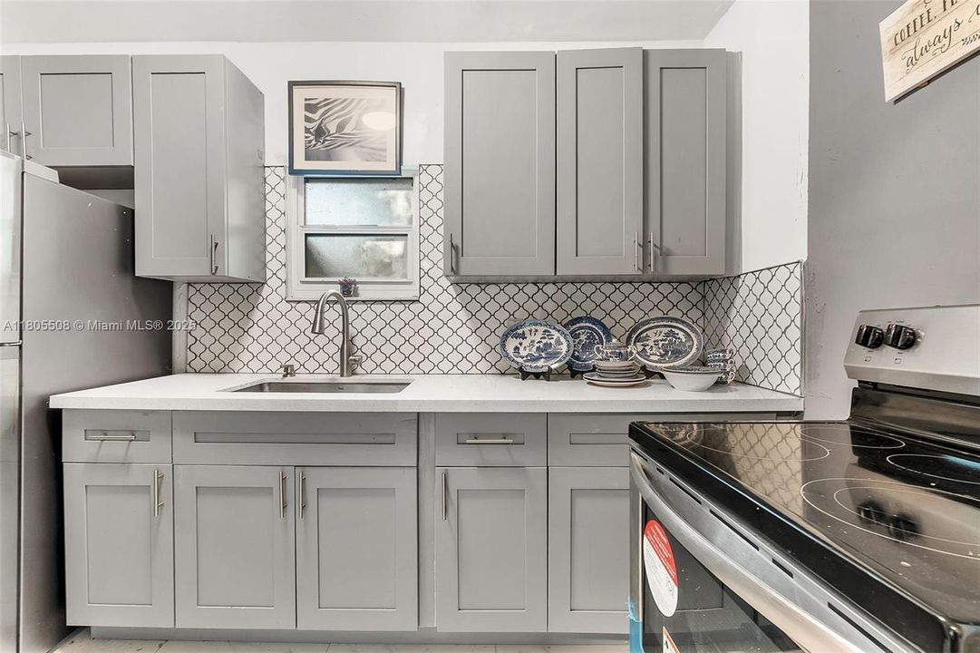 最近售出: $379,900 (2 贝兹, 1 浴室, 848 平方英尺)