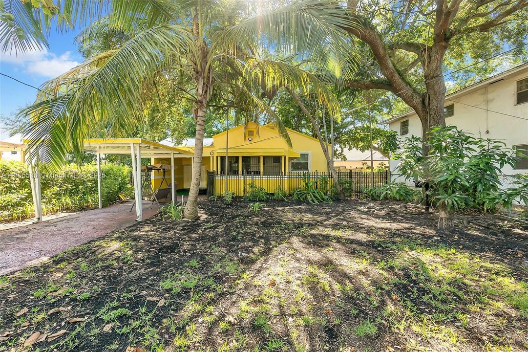 最近售出: $379,900 (2 贝兹, 1 浴室, 848 平方英尺)