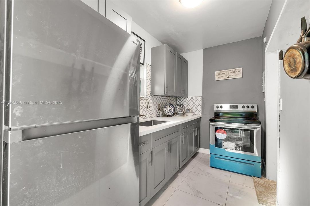 最近售出: $379,900 (2 贝兹, 1 浴室, 848 平方英尺)