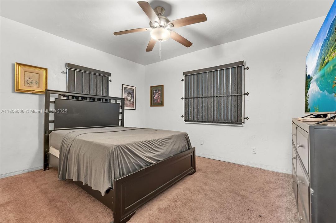 最近售出: $379,900 (2 贝兹, 1 浴室, 848 平方英尺)