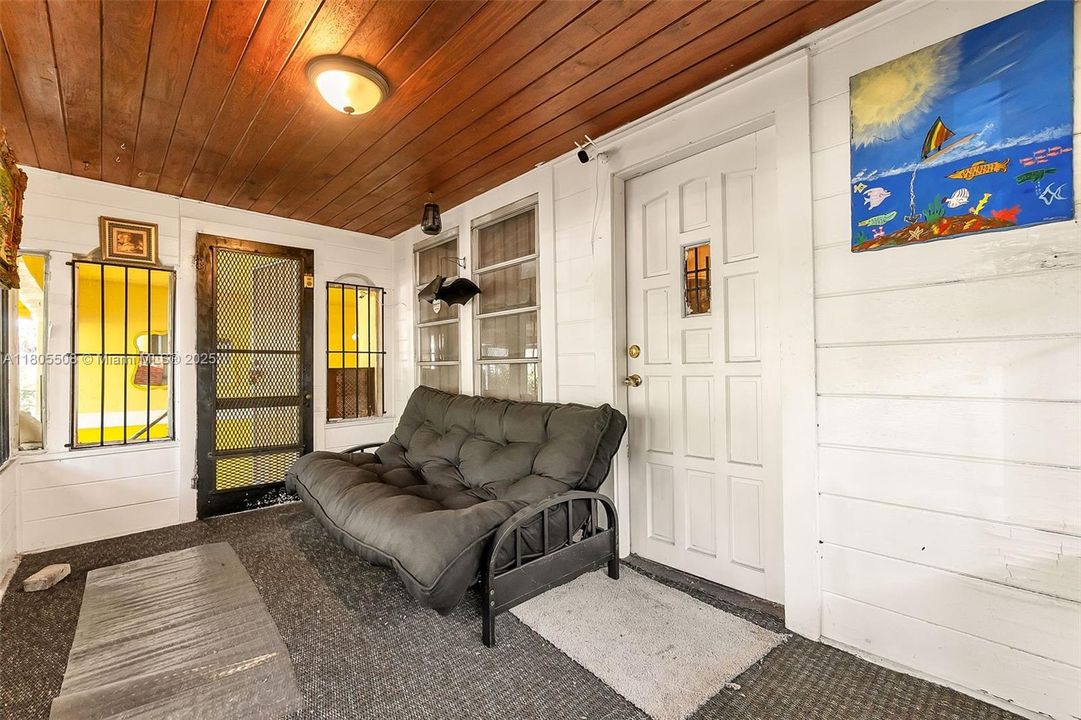 最近售出: $379,900 (2 贝兹, 1 浴室, 848 平方英尺)