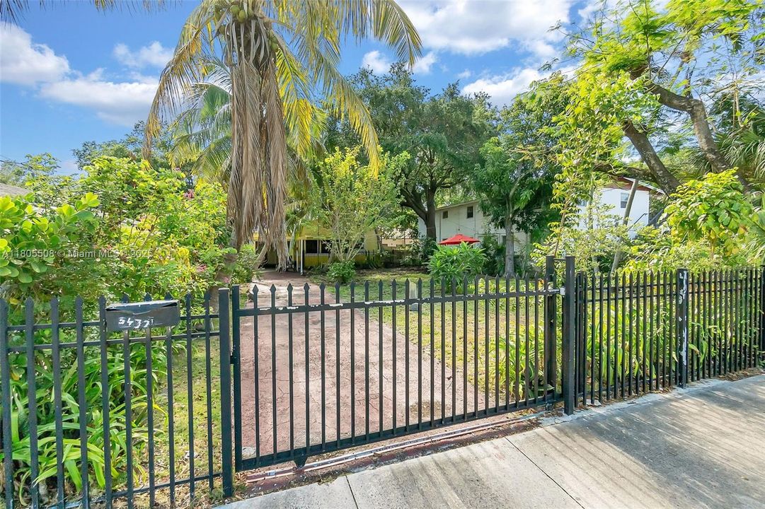 最近售出: $379,900 (2 贝兹, 1 浴室, 848 平方英尺)