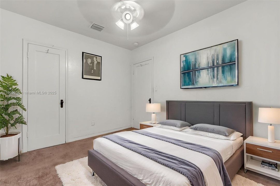 最近售出: $379,900 (2 贝兹, 1 浴室, 848 平方英尺)