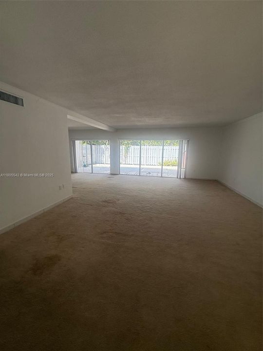 Vendido Recientemente: $1,770,000 (2 camas, 2 baños, 1800 Pies cuadrados)