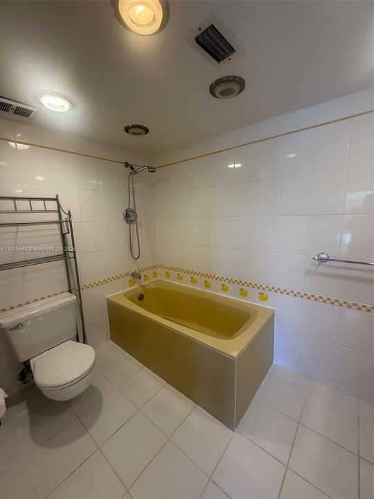 Vendido Recientemente: $1,770,000 (2 camas, 2 baños, 1800 Pies cuadrados)