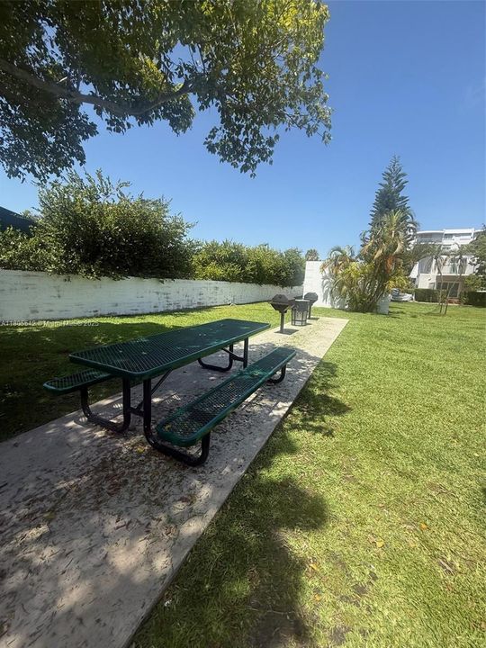 Vendido Recientemente: $1,770,000 (2 camas, 2 baños, 1800 Pies cuadrados)