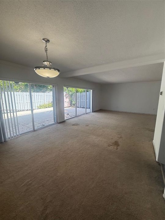 Vendido Recientemente: $1,770,000 (2 camas, 2 baños, 1800 Pies cuadrados)