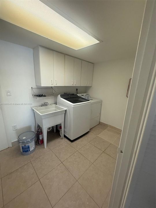 Vendido Recientemente: $1,770,000 (2 camas, 2 baños, 1800 Pies cuadrados)