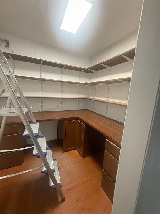 Vendido Recientemente: $1,770,000 (2 camas, 2 baños, 1800 Pies cuadrados)