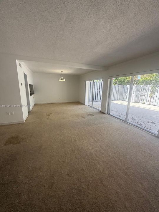 Vendido Recientemente: $1,770,000 (2 camas, 2 baños, 1800 Pies cuadrados)