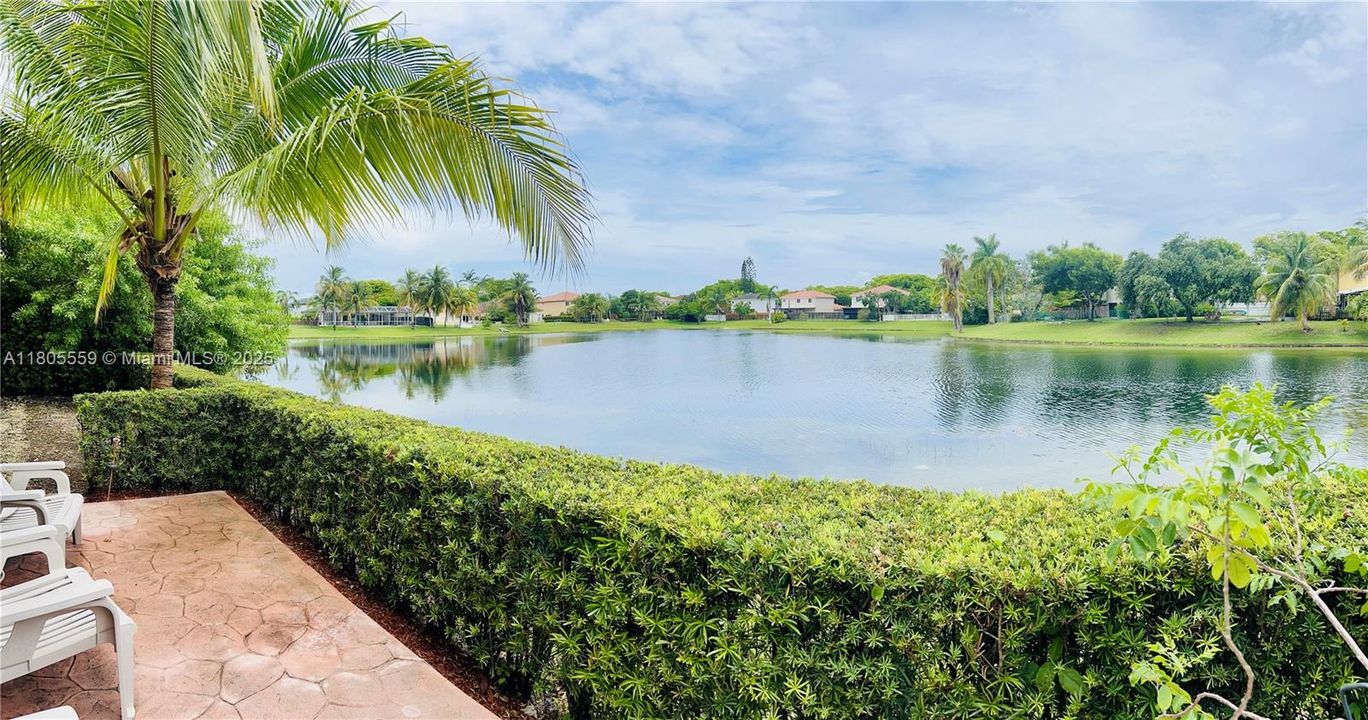 На продажу: $599,999 (4 спален, 2 ванн, 2057 Квадратных фут)