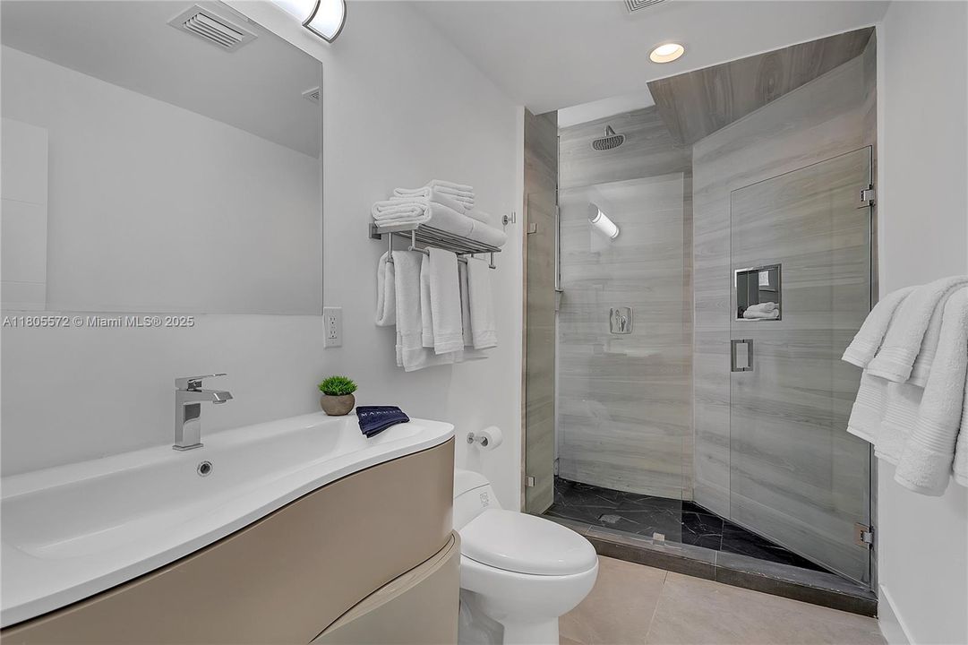Activo con contrato: $850,000 (3 camas, 2 baños, 1210 Pies cuadrados)