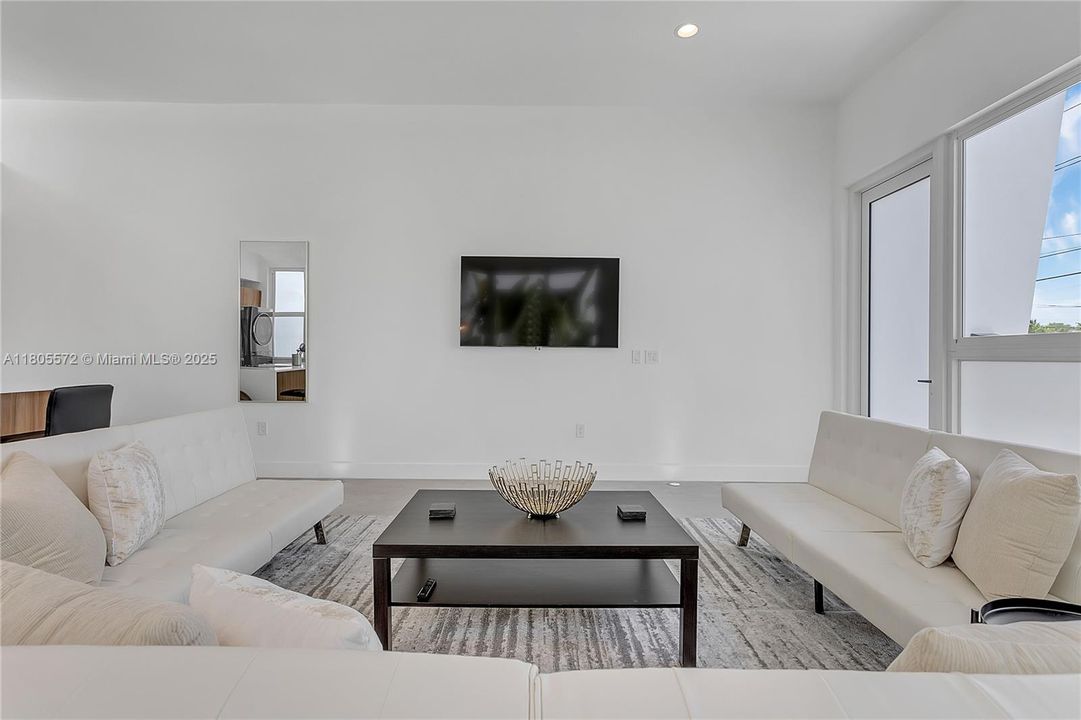 Activo con contrato: $850,000 (3 camas, 2 baños, 1210 Pies cuadrados)