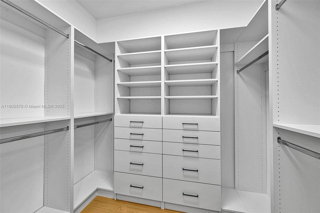 最近租的: $13,750 (3 贝兹, 3 浴室, 2980 平方英尺)