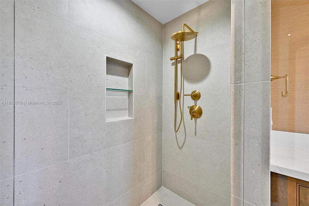 最近租的: $13,750 (3 贝兹, 3 浴室, 2980 平方英尺)