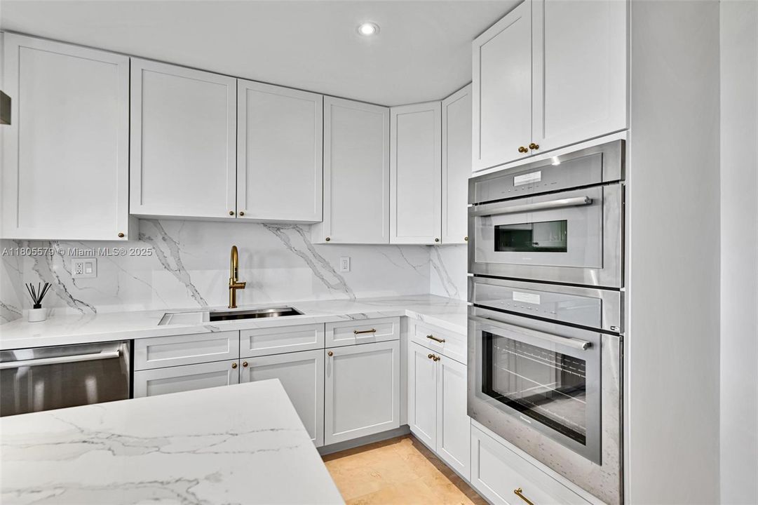 最近租的: $13,750 (3 贝兹, 3 浴室, 2980 平方英尺)