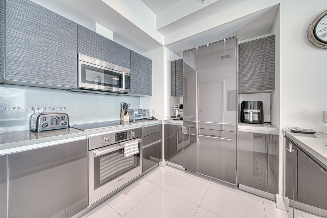 Recently Sold: $625,900 (1 beds, 1 baths, 830 Square Feet)