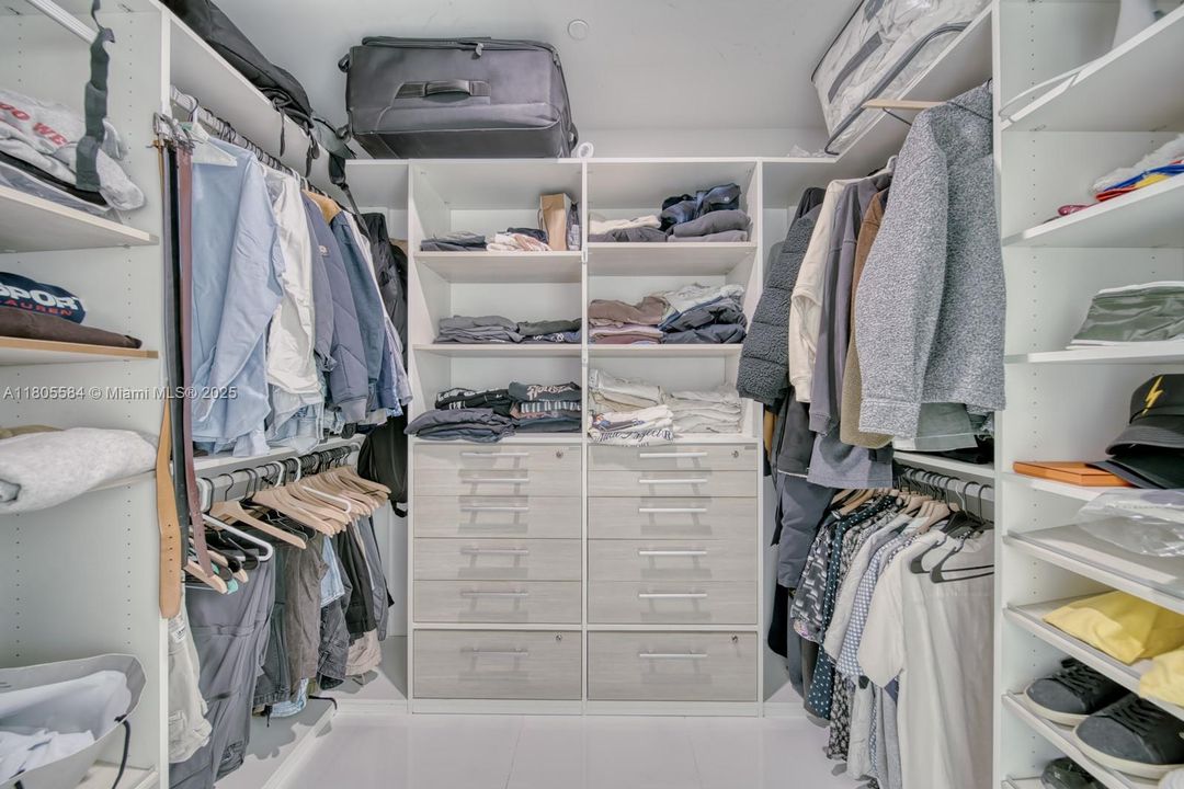 Recently Sold: $625,900 (1 beds, 1 baths, 830 Square Feet)