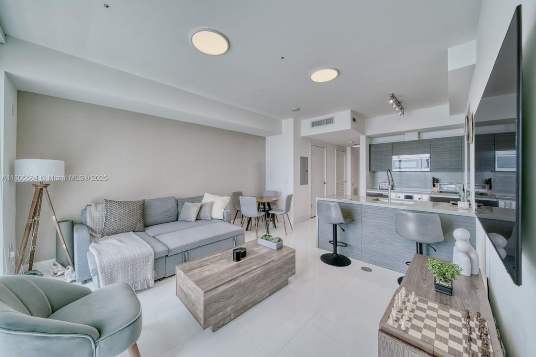 Recently Sold: $625,900 (1 beds, 1 baths, 830 Square Feet)