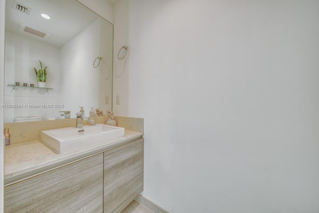 Recently Sold: $625,900 (1 beds, 1 baths, 830 Square Feet)