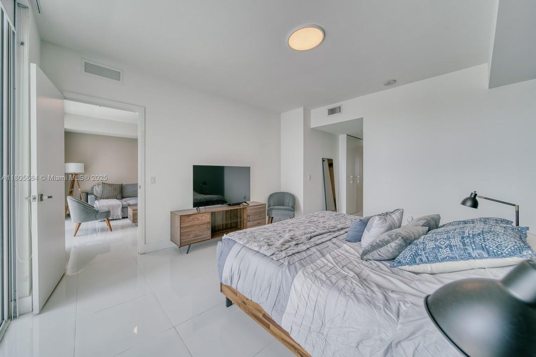 Recently Sold: $625,900 (1 beds, 1 baths, 830 Square Feet)