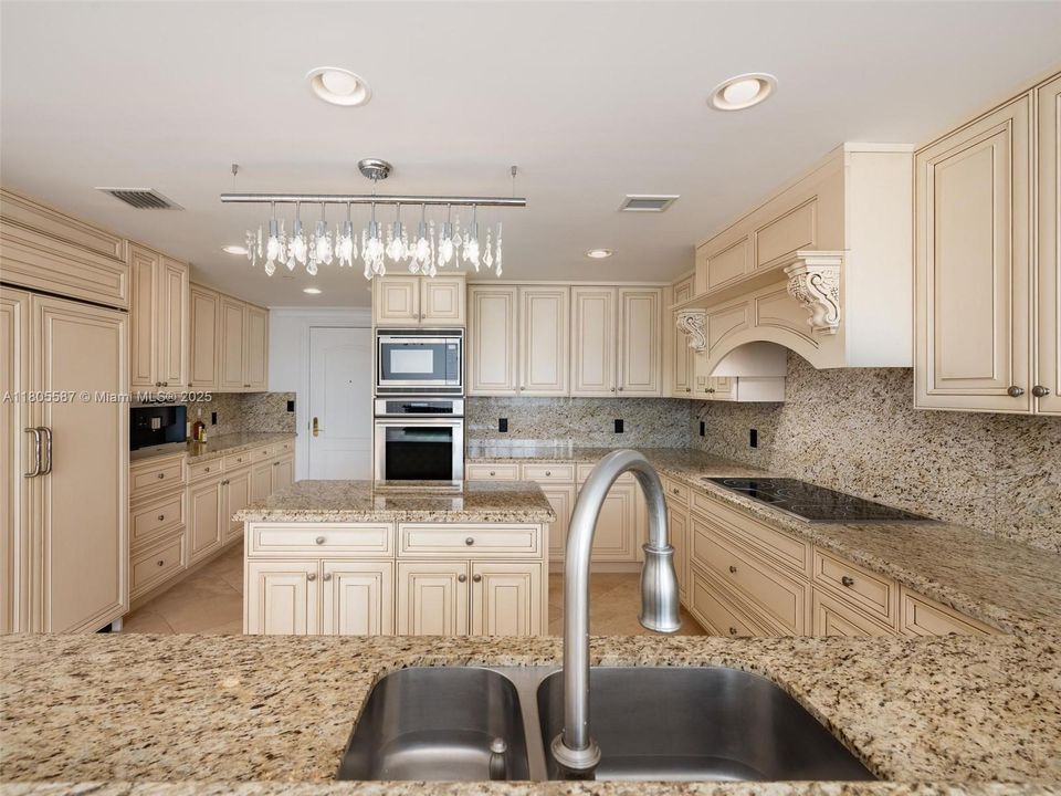 最近租的: $14,000 (3 贝兹, 3 浴室, 3039 平方英尺)