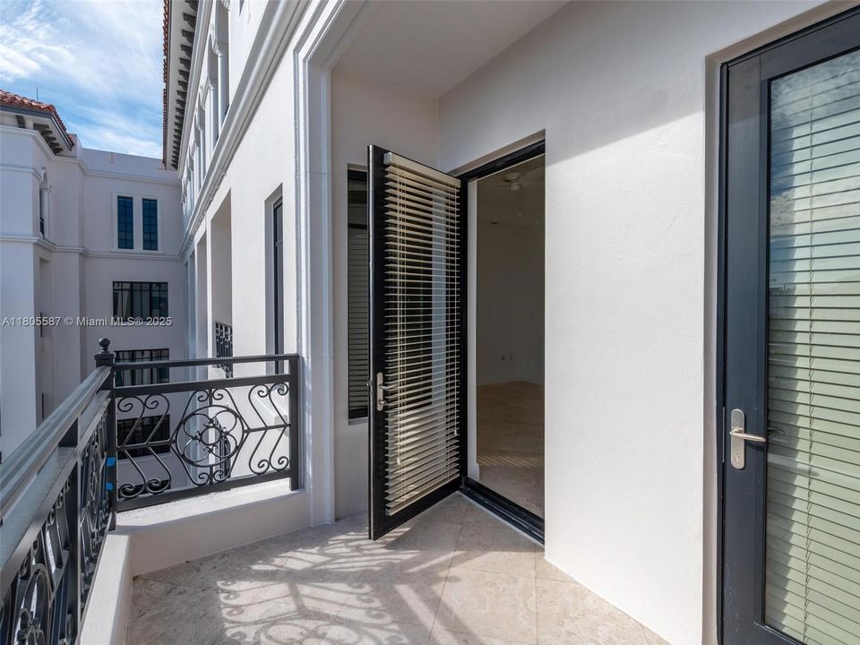 最近租的: $14,000 (3 贝兹, 3 浴室, 3039 平方英尺)