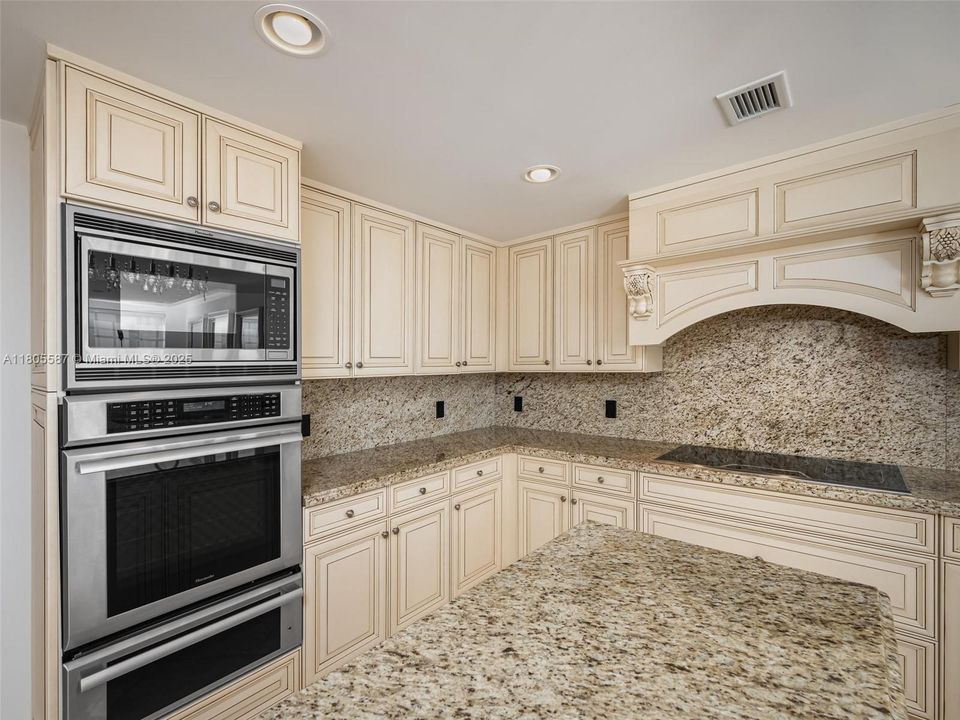 最近租的: $14,000 (3 贝兹, 3 浴室, 3039 平方英尺)