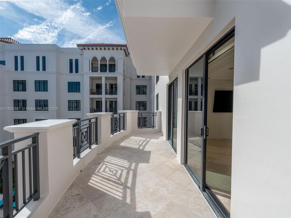 最近租的: $14,000 (3 贝兹, 3 浴室, 3039 平方英尺)