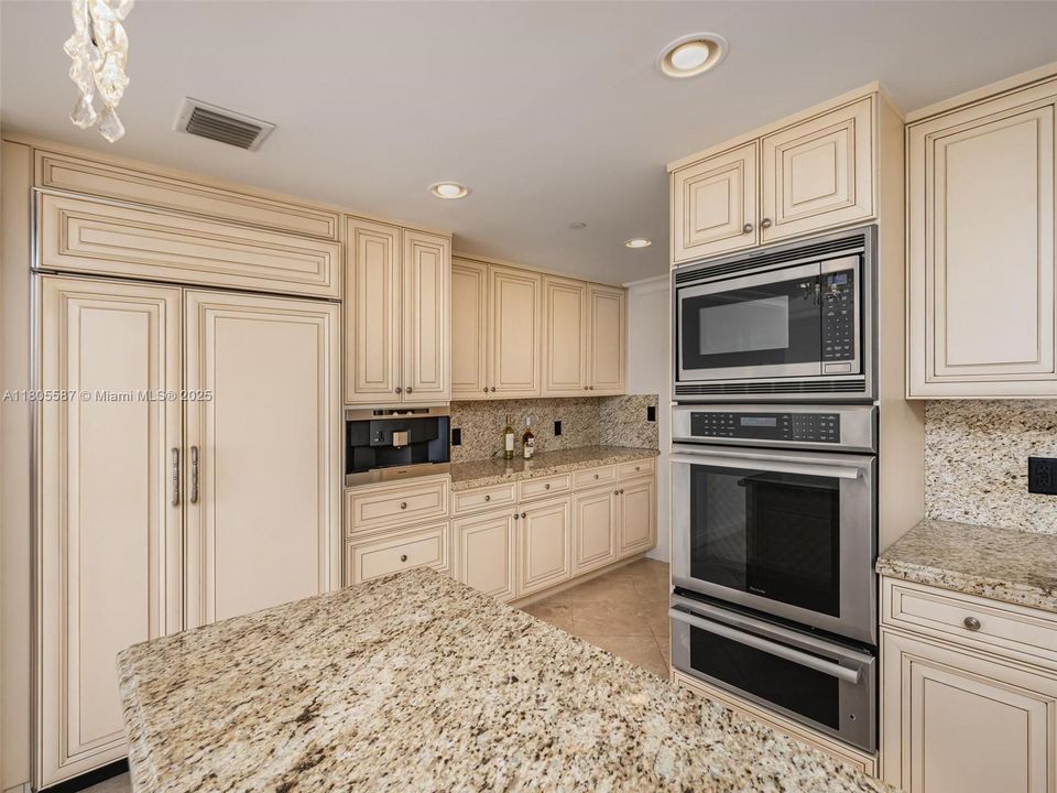 最近租的: $14,000 (3 贝兹, 3 浴室, 3039 平方英尺)