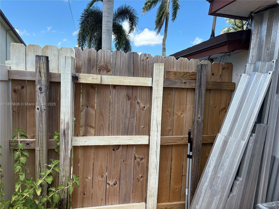 最近租的: $3,600 (4 贝兹, 2 浴室, 1680 平方英尺)