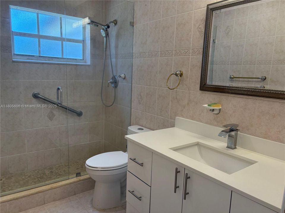 最近租的: $3,600 (4 贝兹, 2 浴室, 1680 平方英尺)